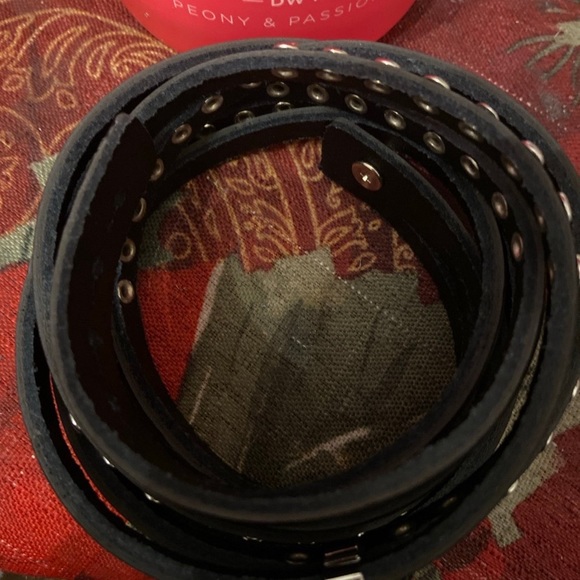 - HD Snap Button Wrap Bracelet - Picture 9 of 12